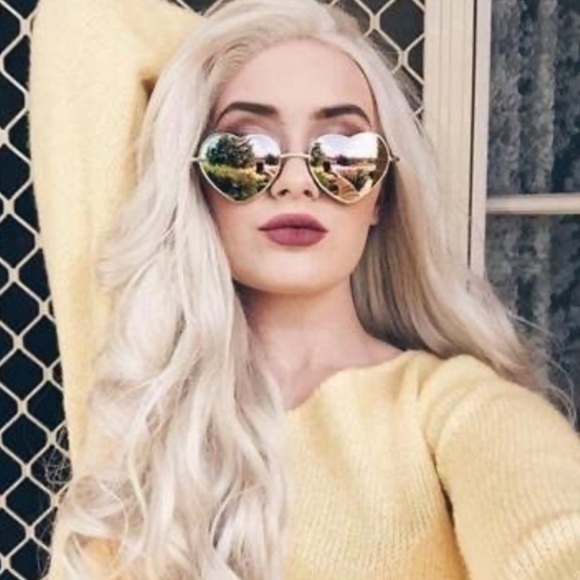 Platinum 22”Blonde Body WavyLace Front Wig NEW